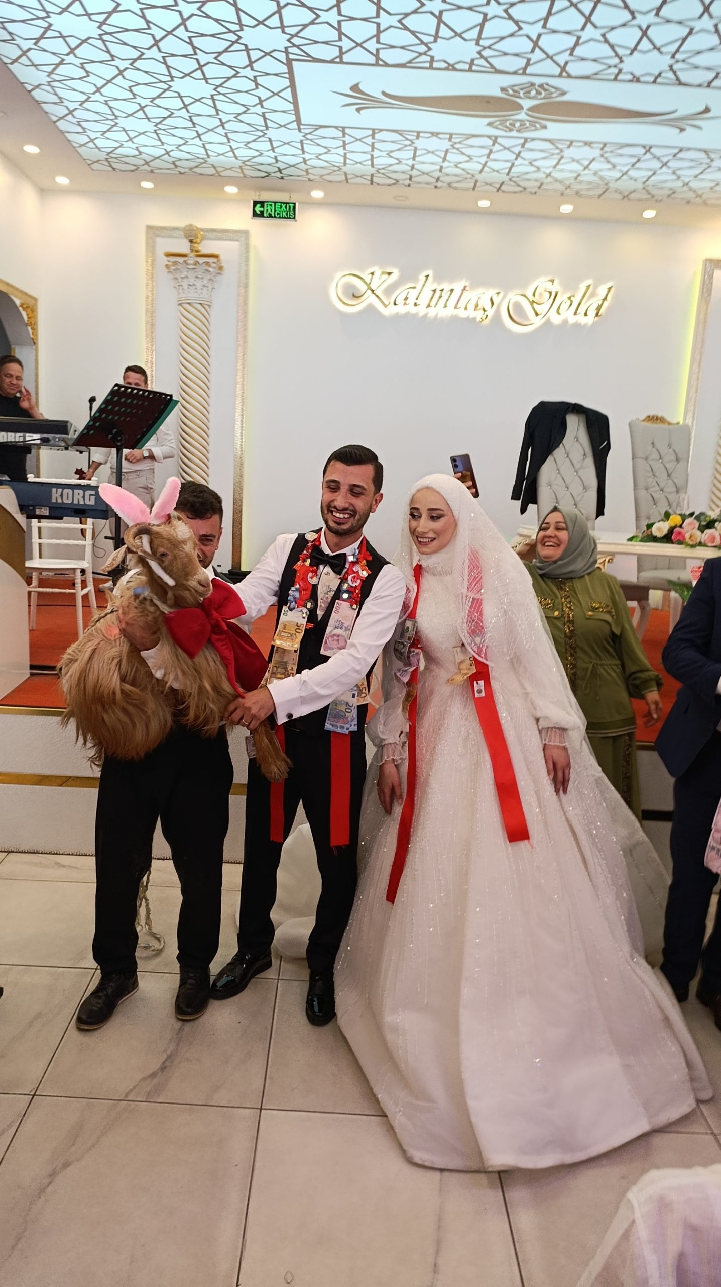 Trabzon’da Düğüne Keçi Damgası: Takı Töreninde Altın Yerine Keçi Hediye Edildi