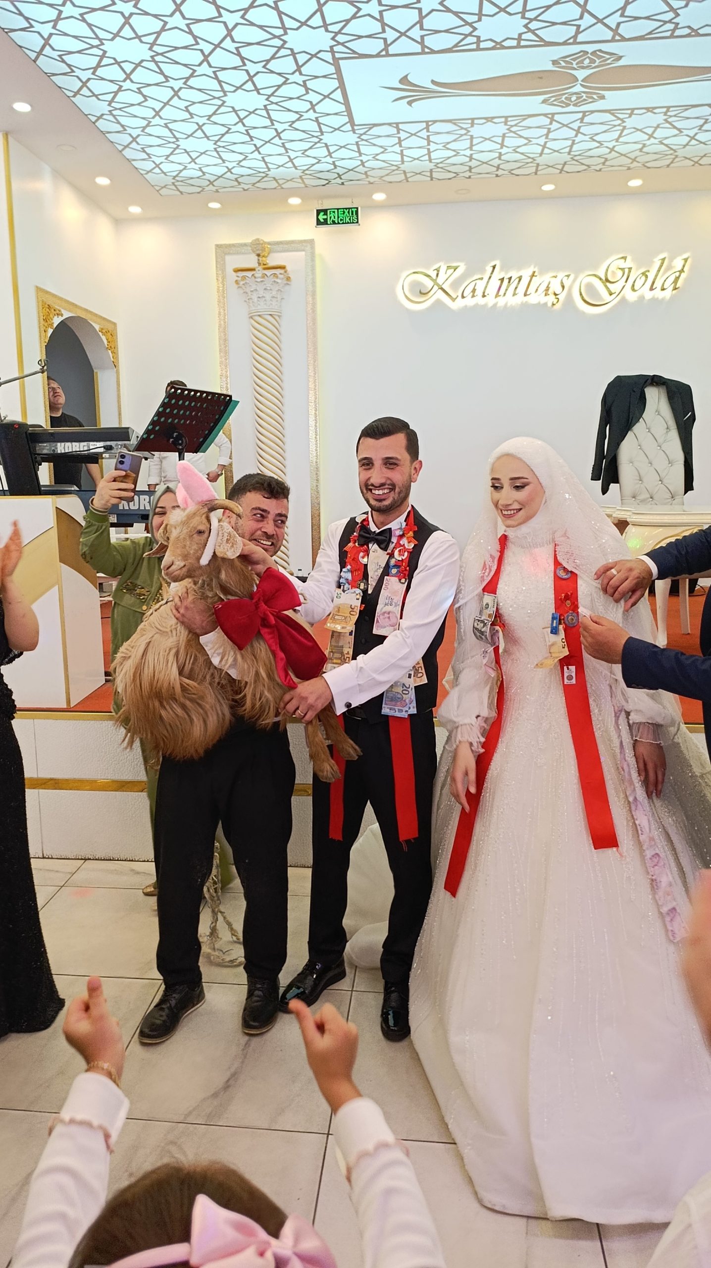 Trabzon’da Düğüne Keçi Damgası: Takı Töreninde Altın Yerine Keçi Hediye Edildi