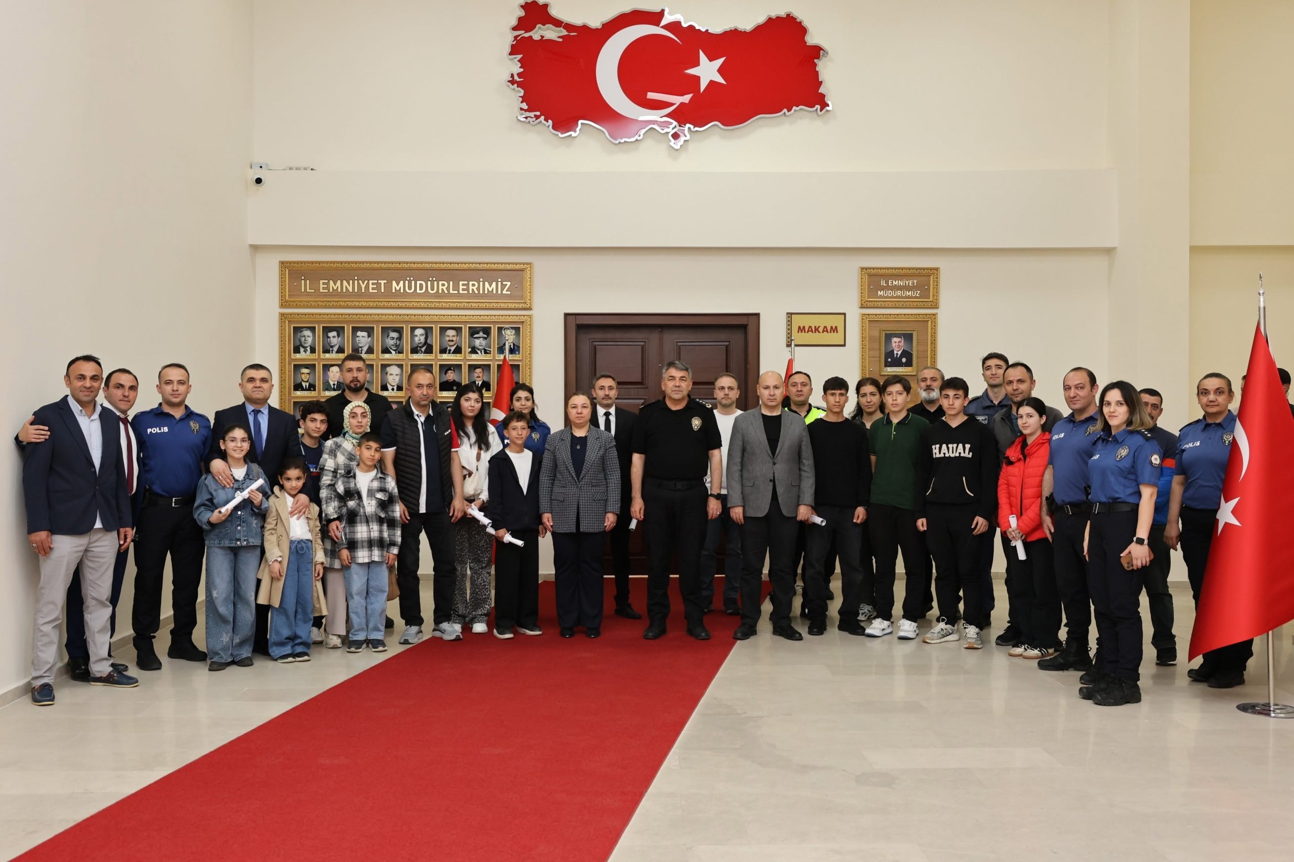 Erzurum Emniyeti’nden Çocuklara Eğitim Desteği