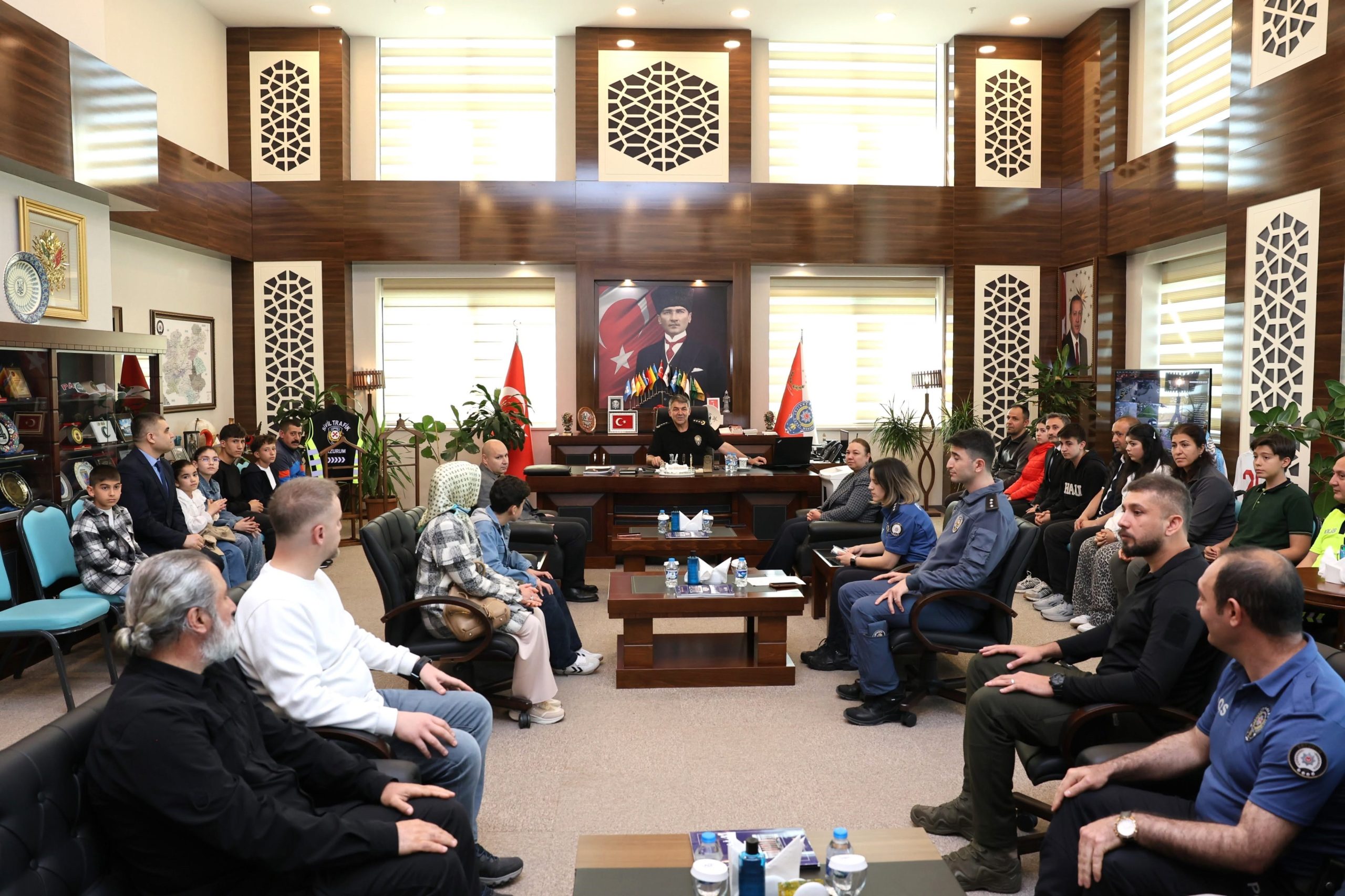 Erzurum Emniyeti’nden Çocuklara Eğitim Desteği
