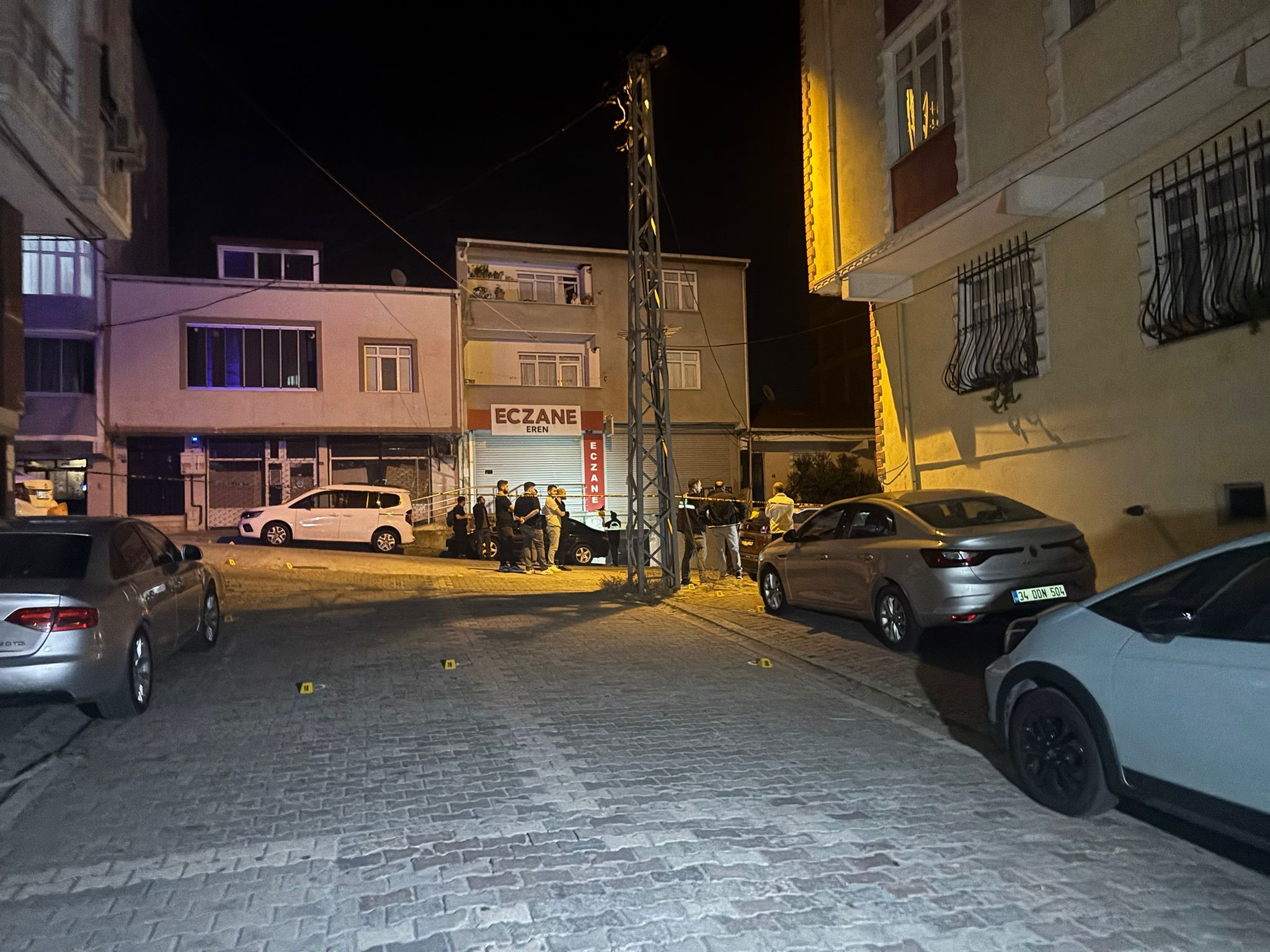 Esenyurt’ta gece yarısı silahlı çatışma: Sokak savaş alanına döndü