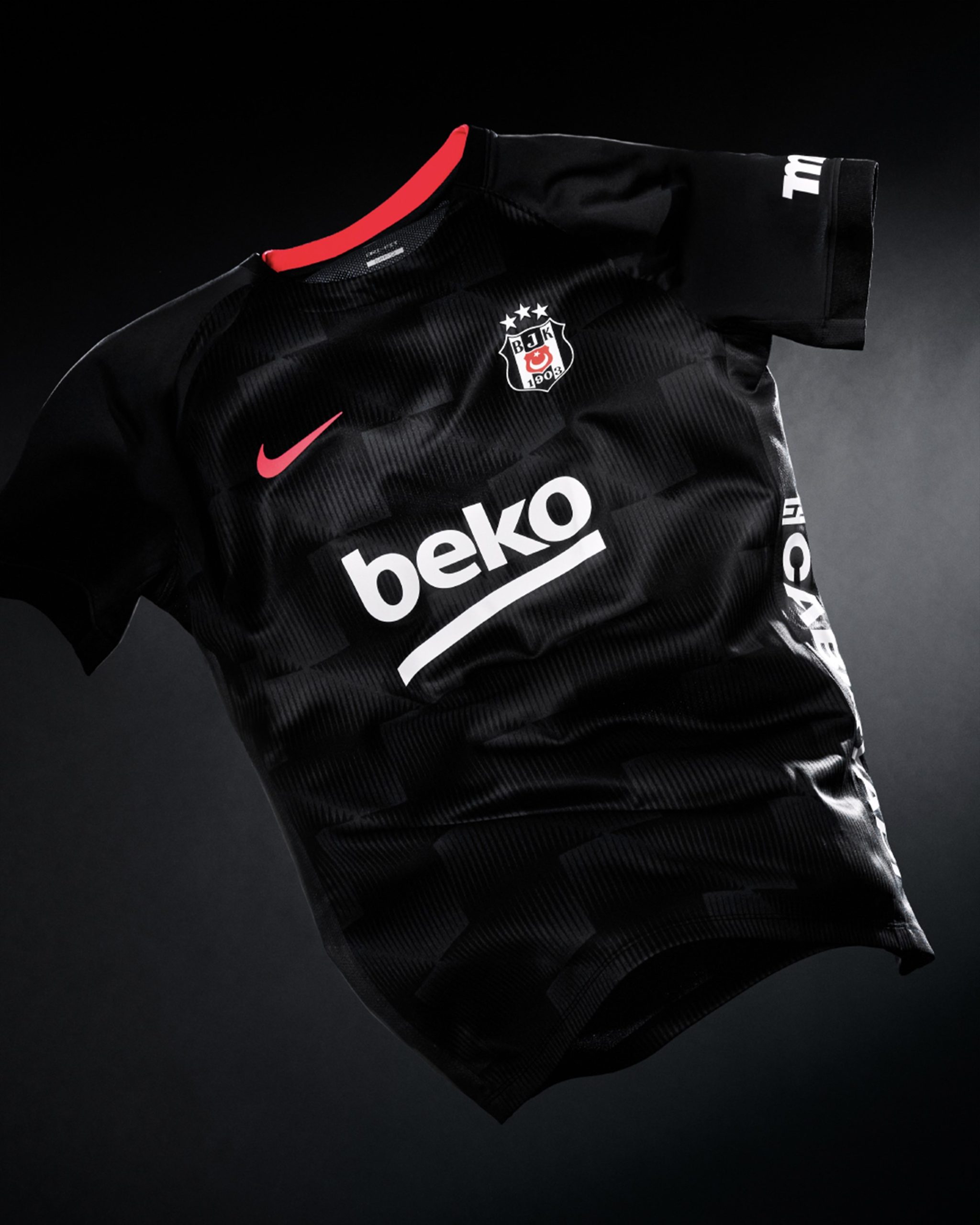 Beşiktaş Yeni Sezon Formalarını Tüpraş Stadyumu’nda Tanıttı