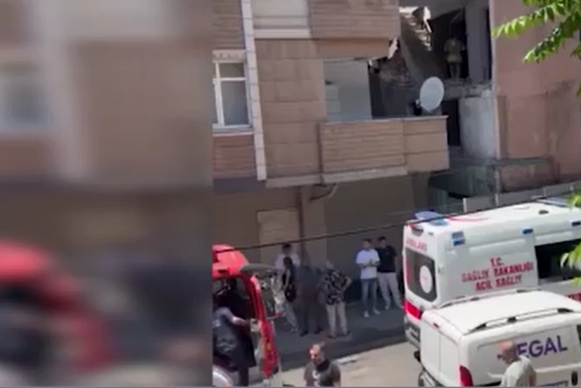 KÜÇÜKÇEKMECE’DE YIKIM SIRASINDA GÖÇÜK: 3 İŞÇİ YARALI KURTARILDI