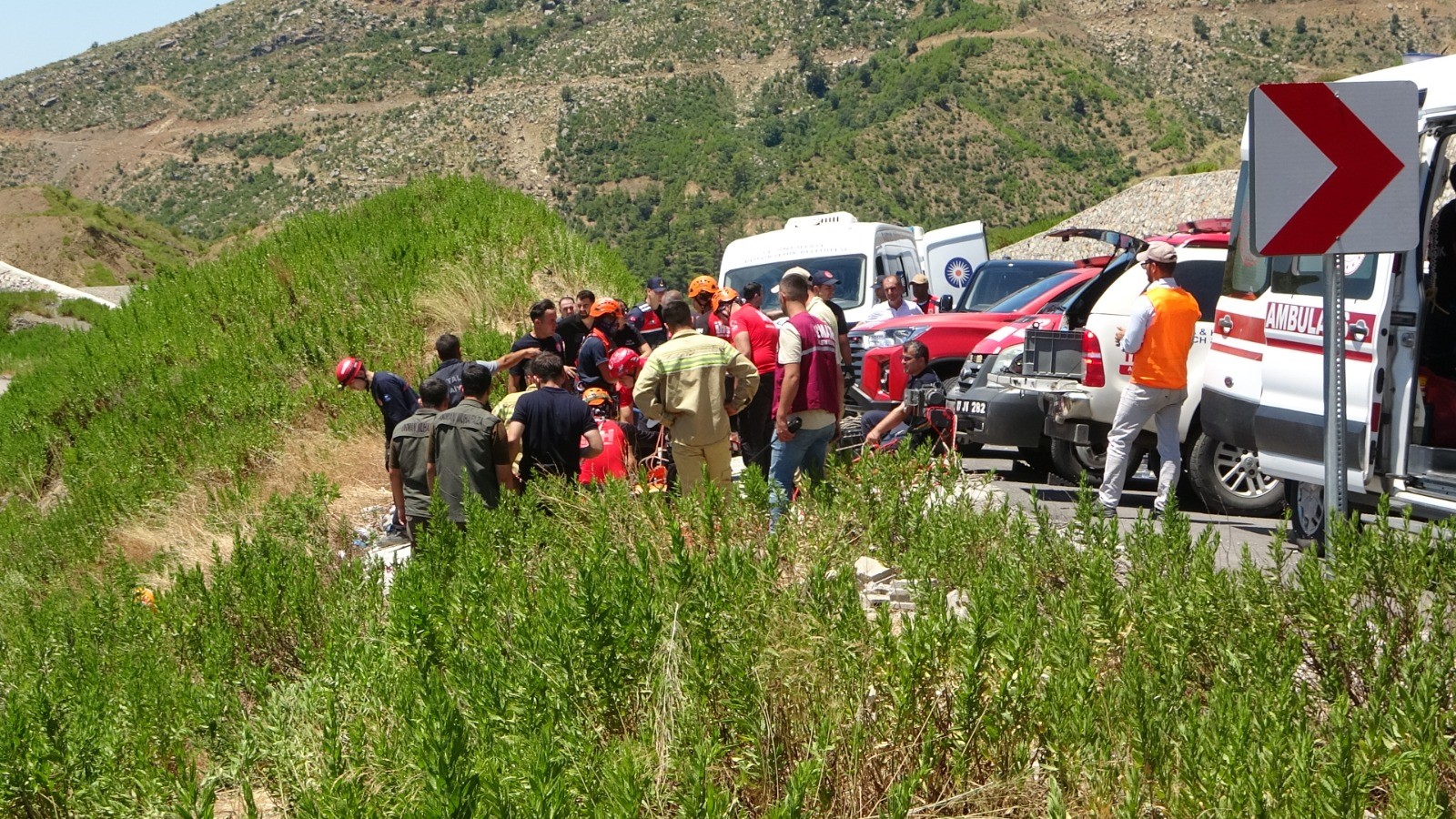 Manavgat’ta feci kaza: Uçuruma yuvarlanan araçta 5 kişi hayatını kaybetti