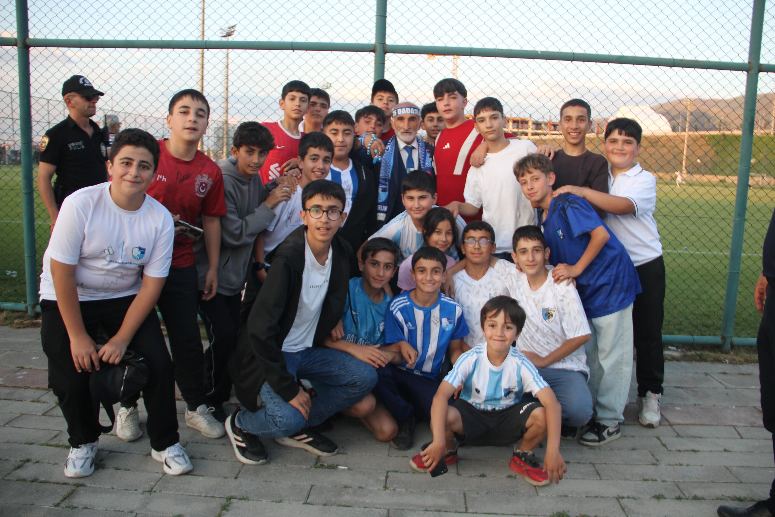 46 Yıllık Sevda: Erzurumspor’un Dede’si Kalbini Mavi-Beyaza Adadı