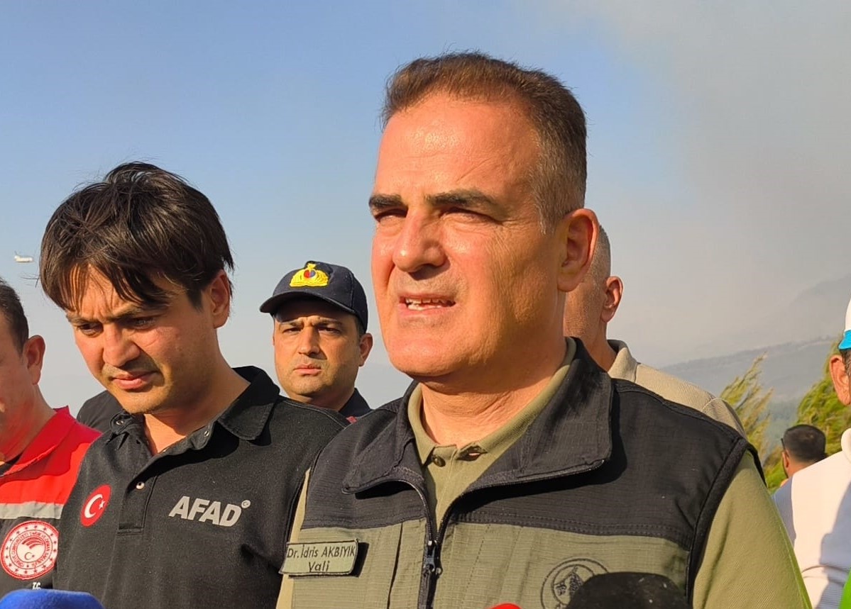 Seydikemer’deki orman yangınında 600’ü aşkın kişi tahliye edildi