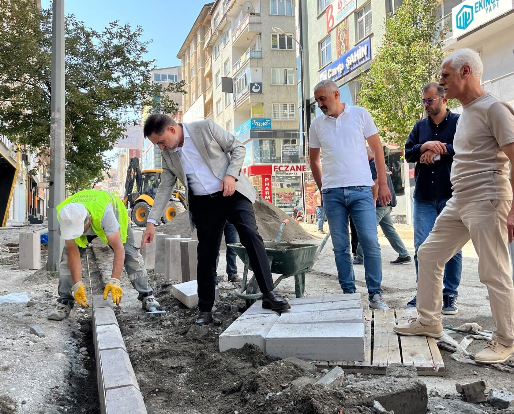 Başkan Uçar Sahada: Mumcu ve Ayazpaşa Caddelerinde Yenileme Çalışmaları Sürüyor