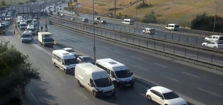 Küçükçekmece’de Feci Kaza: Otomobil İETT Otobüsüne Çarptı, 3 Kişi Hayatını Kaybetti