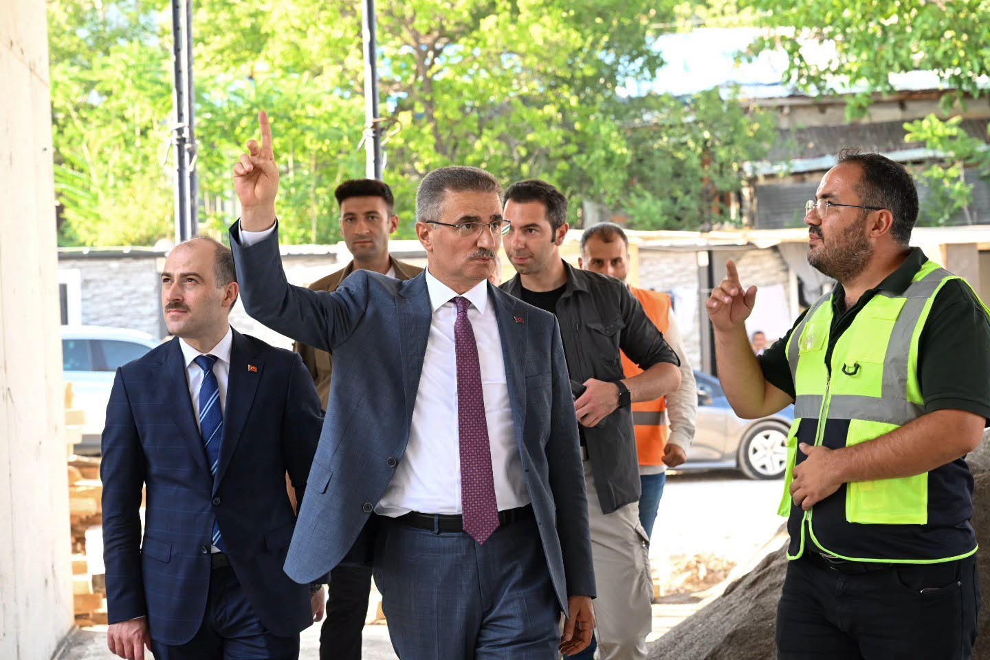 Vali Baruş, Oltu’daki Dev Yatırımları Yerinde İnceledi: “Projeler Zamanında Tamamlanmalı”