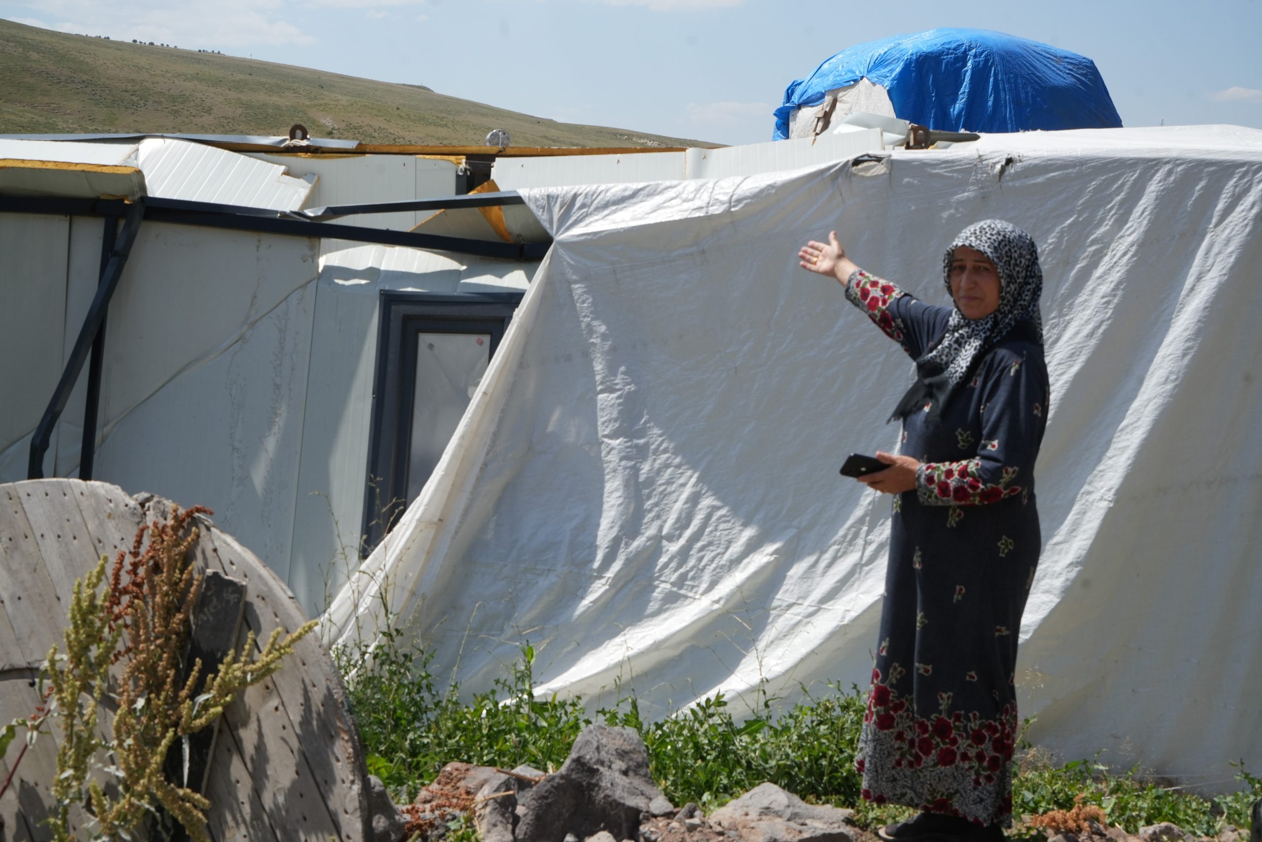 39 Yıllık Köye Dönüş Hayali Çöken Çatıyla Son Buldu: “300 Bin Liramız Gitti”