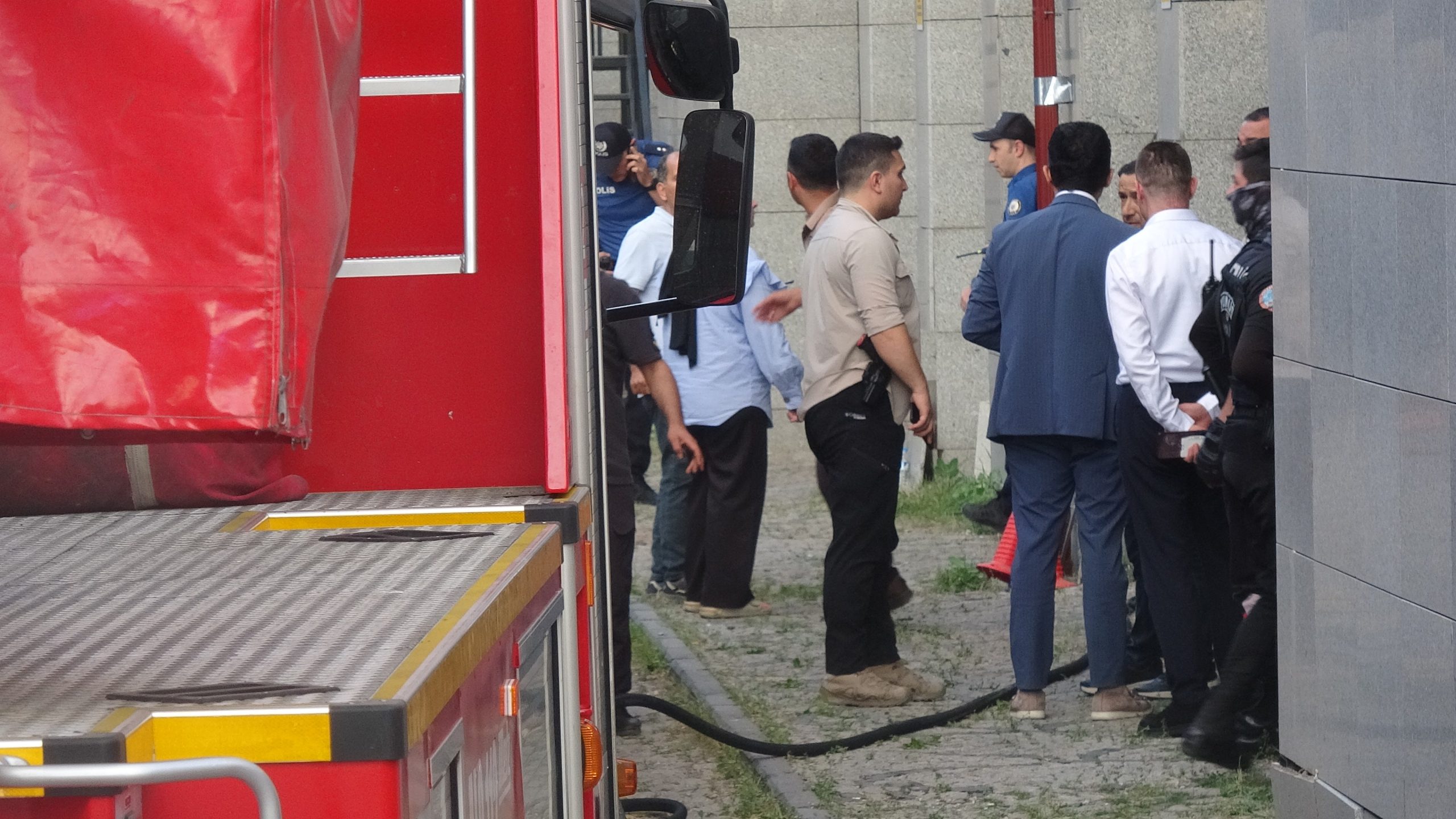 Erzurum Adliyesi’nde arşiv yangını: 2 kişi dumandan etkilendi