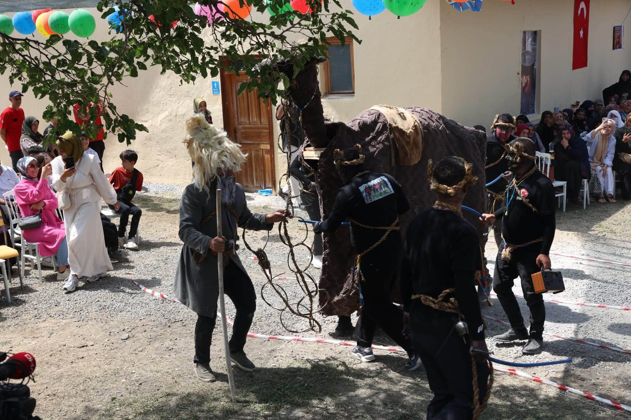 İspir Yeşilyurt’ta Büyük Buluşma: Geleneksel Köy Şenliği Binlerce Kişiyi Bir Araya Getirdi