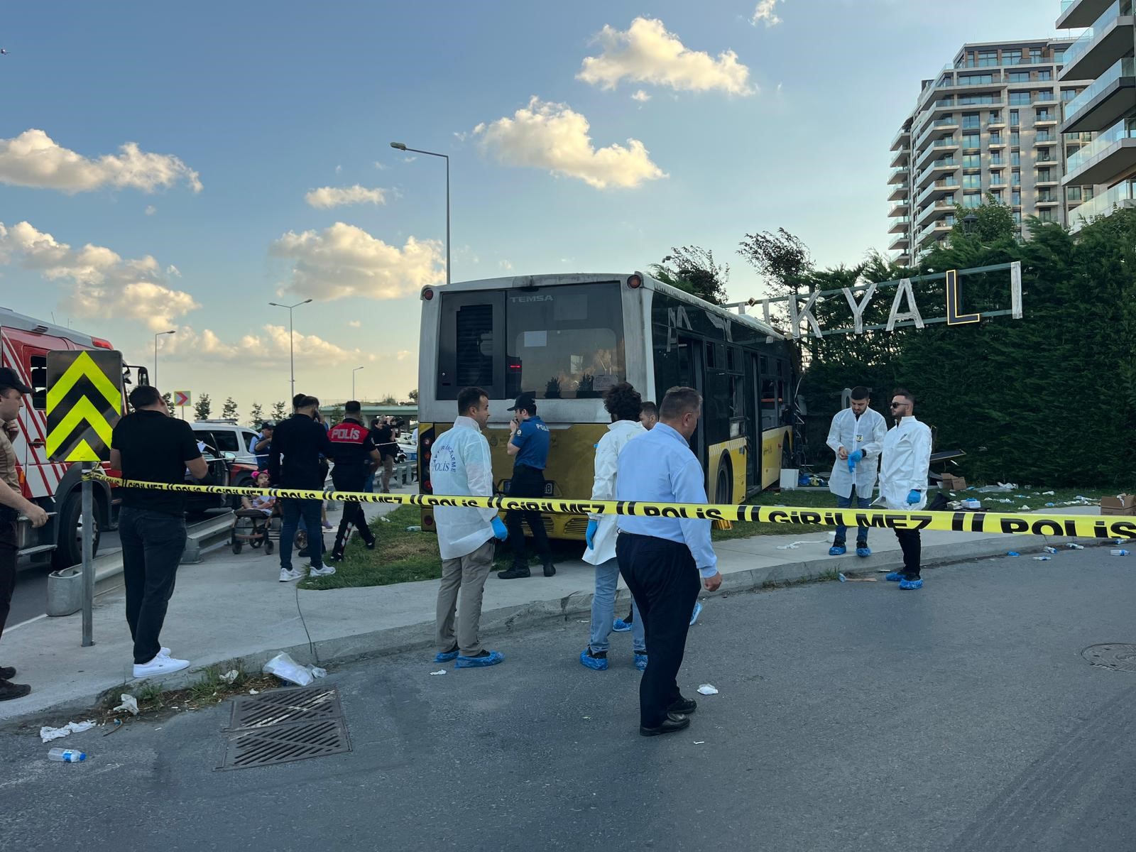 Zeytinburnu’nda İETT Otobüsü Duvara Çarptı: 1 Ölü, 2’si Ağır 17 Yaralı