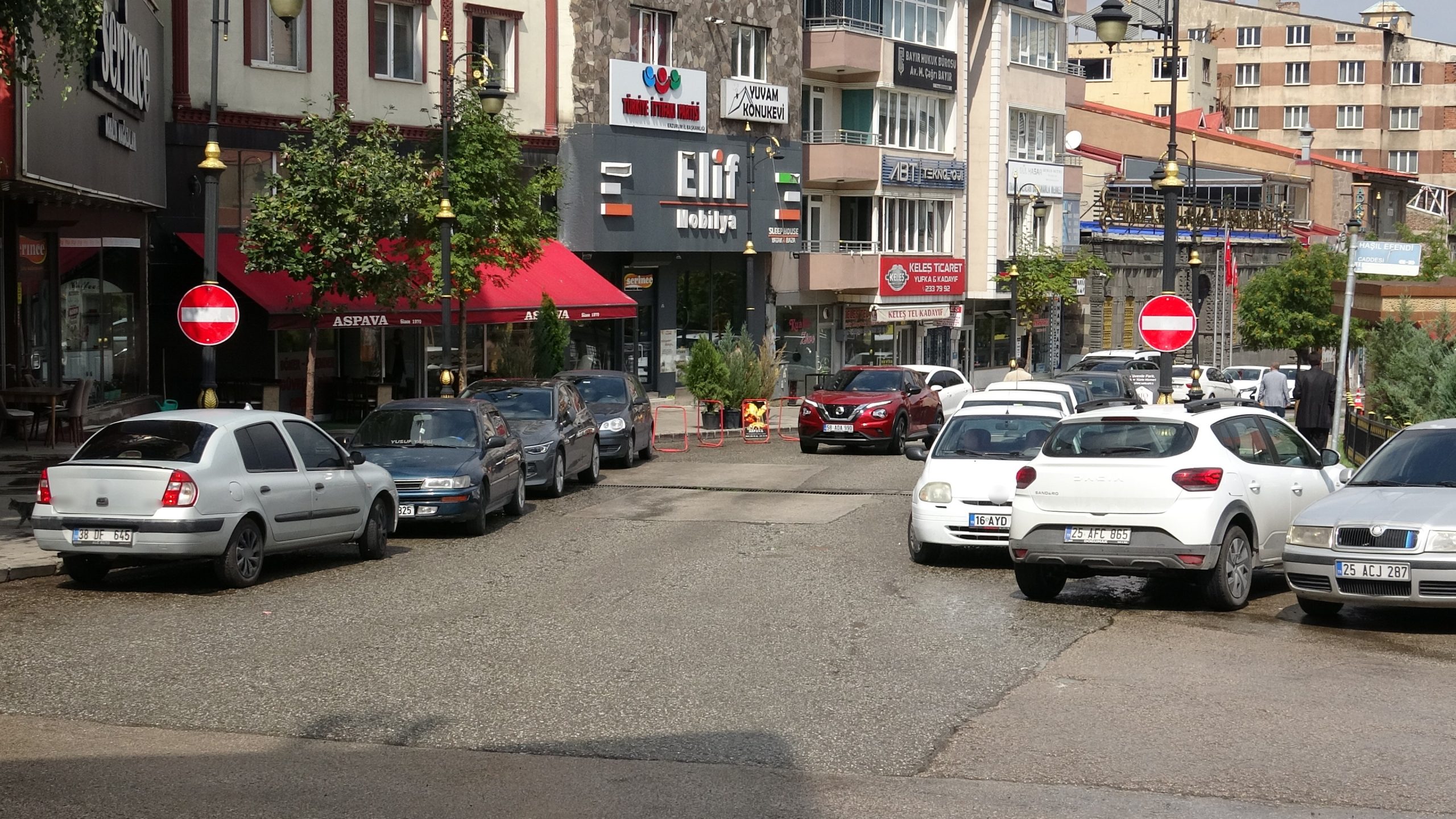 Erzurum’da esnafın “ters yön” isyanı sonuç verdi: Yeni trafik düzenlemesi yapıldı