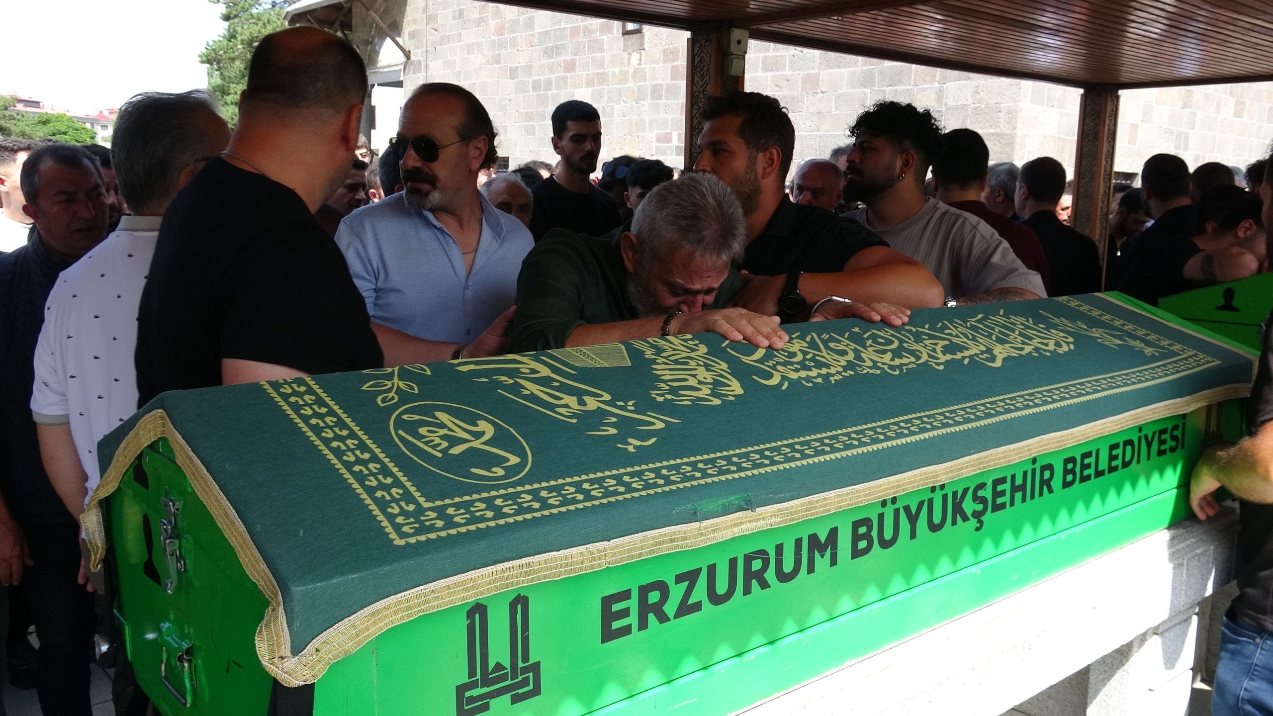 Oltu’da feci kaza: Aynı ailelerin tek erkek evlatlarıydı