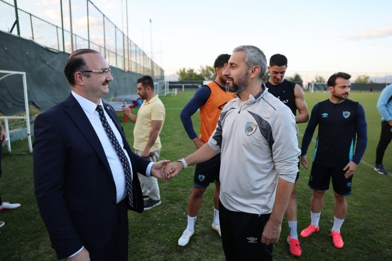 Rektör Hacımüftüoğlu’ndan Erzurumspor FK’ya Konyaspor Öncesi Moral Ziyareti