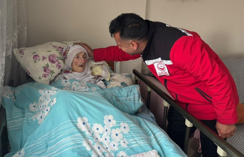 Erzurum’da 114 Yaşındaki Salli Nineye Anlamlı Ziyaret